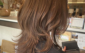 レイヤーカットで引き立つ大人の洒落感!